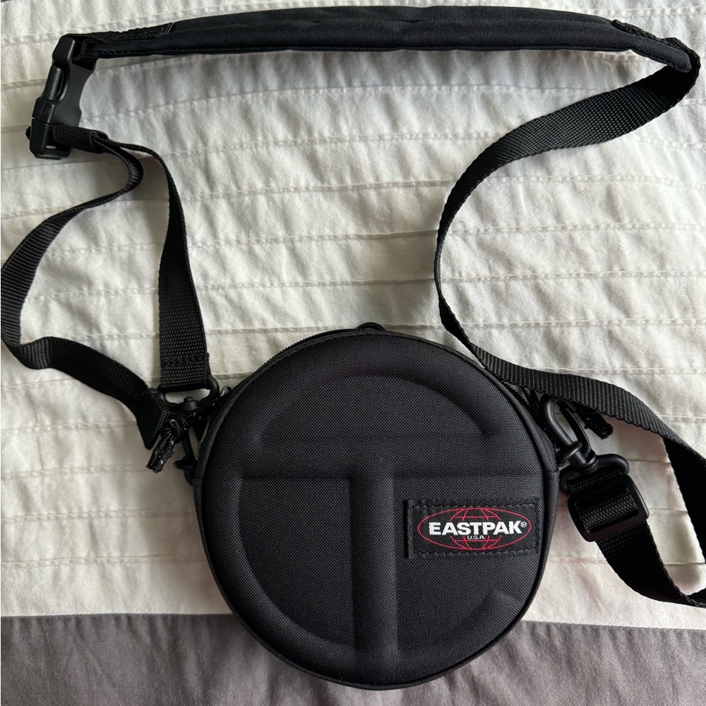 Eastpak x Telfar Circle Bag - Black